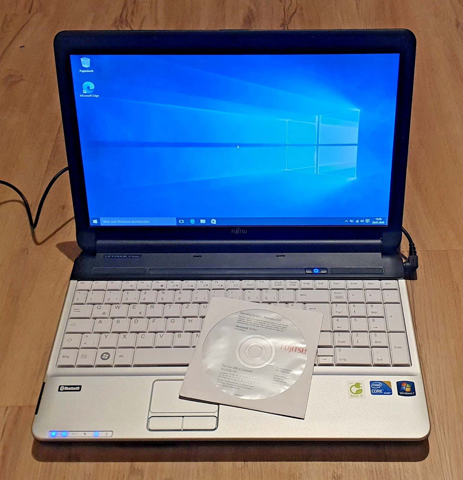 Fujitsu Lifebook A530, Intel Core i3, 4 GB RAM, 250 GB HDD, Akku defekt, Tasche