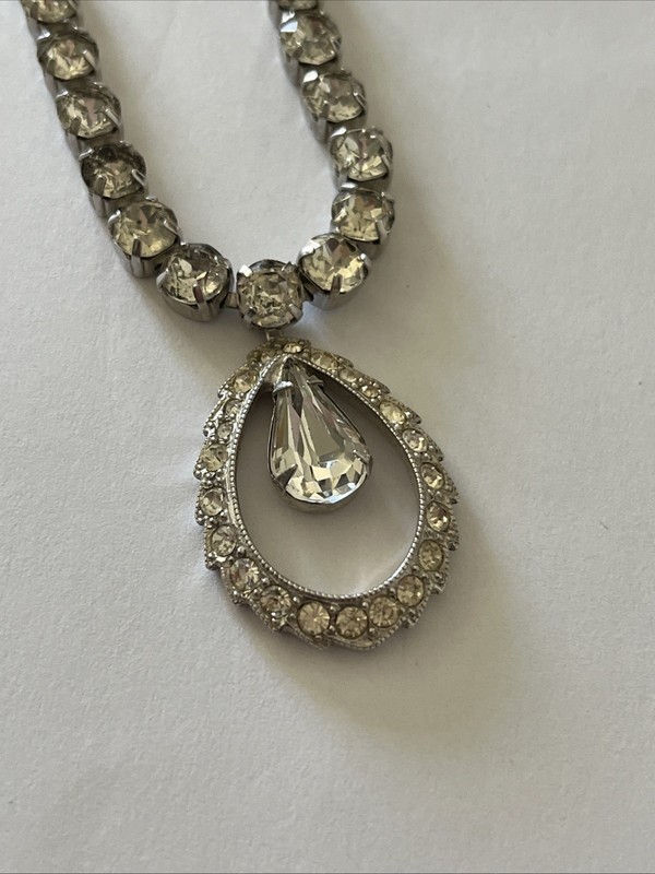 Vintage Eisenberg Ice Rhinestone Crystal Drop Necklace Beautiful Pendant 7 1/2”