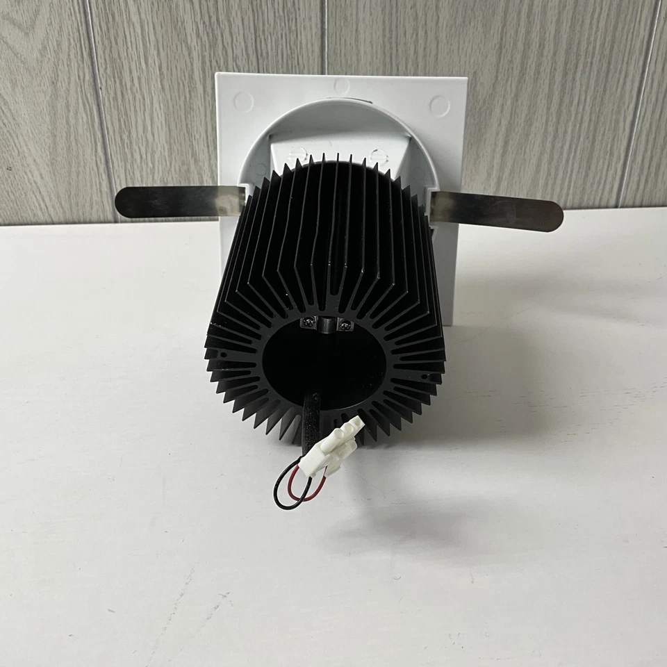 WAC Lighting HR-3LED-T518N-35 - LED 3-Inch Open Square Trim White Tested - Image 3 of 4