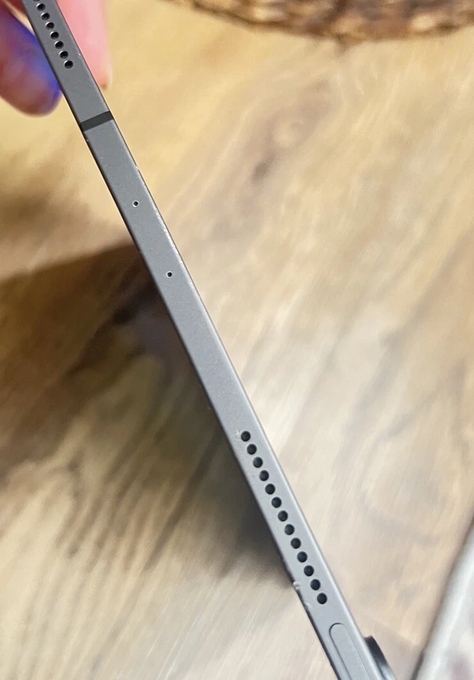 Apple iPad Pro 11" 1ª Generación 256 GB, Wi-Fi - Verizon Gris espacial Como nuevo Foto 3 de 4