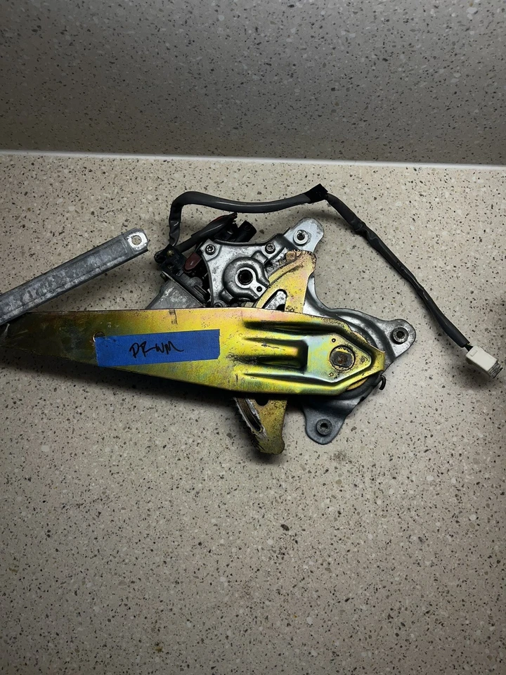 98-05 LEXUS GS300 GS400 GS430 Controlador de ventana trasera izquierdo con motor OEM Foto 3 de 3