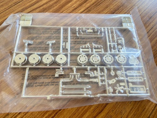 AMT/ERTL 1975 CORVETTE SCALE 1:25 MODEL KIT OPEN BOX - Picture 6 of 12
