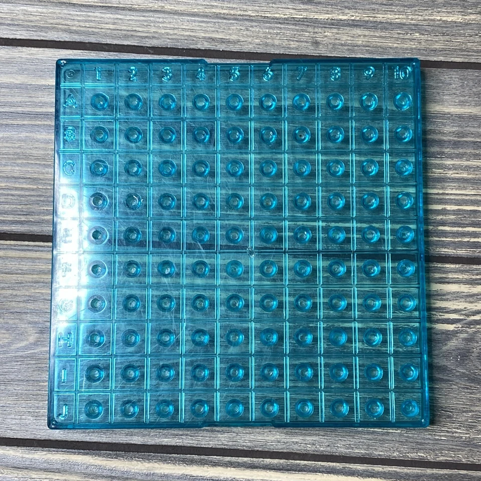 复古 Milton Bradley 战舰蓝色塑料钉托盘替换零件 4 件装 — 第 4/4 张图片