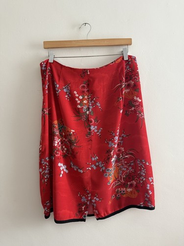 Blusa y falda floral roja estilo kimono Clio de colección de 2 piezas nueva con etiquetas, talla M/L - Imagen 21 de 24