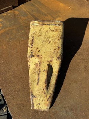 9W8558-2 CAT Bucket Tooth