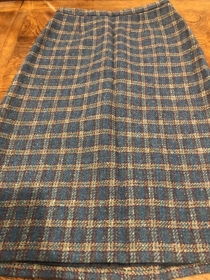 L.L. Bean Skirt Blue Plaid 100% Pure  Wool Lined  32" Waist England  Size 18 - Image 3 of 4