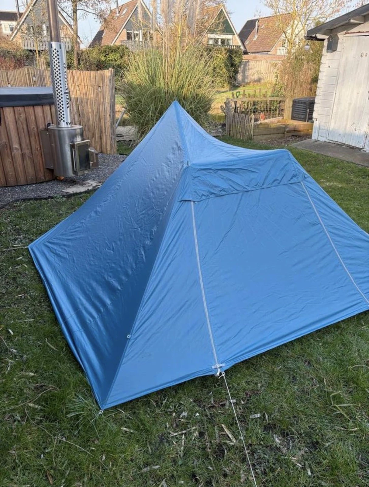ESVO 2 berth backpacking Tent. Blue! Unused and only 3kg!