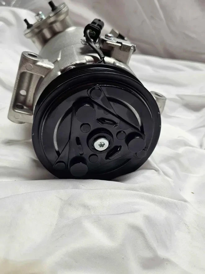 Compresor de aire acondicionado con embrague para Chevrolet Equinox 2018-2023 Colorado GMC Terrain Foto 2 de 4