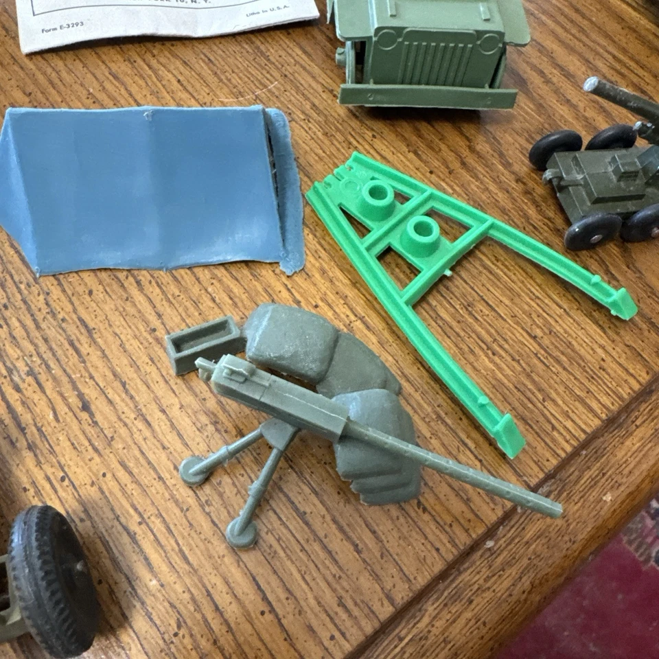 VTG Large Lot 60s Plastic & Diecast Military Guns Jeeps Tanks Trucks Tim-mee Etc - Image 4 of 4