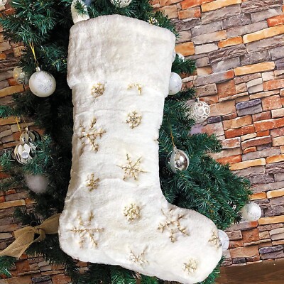 Großer weißer Weihnachtsstrumpf mit Fell Schneeflocke silber 43 x 24 cm
