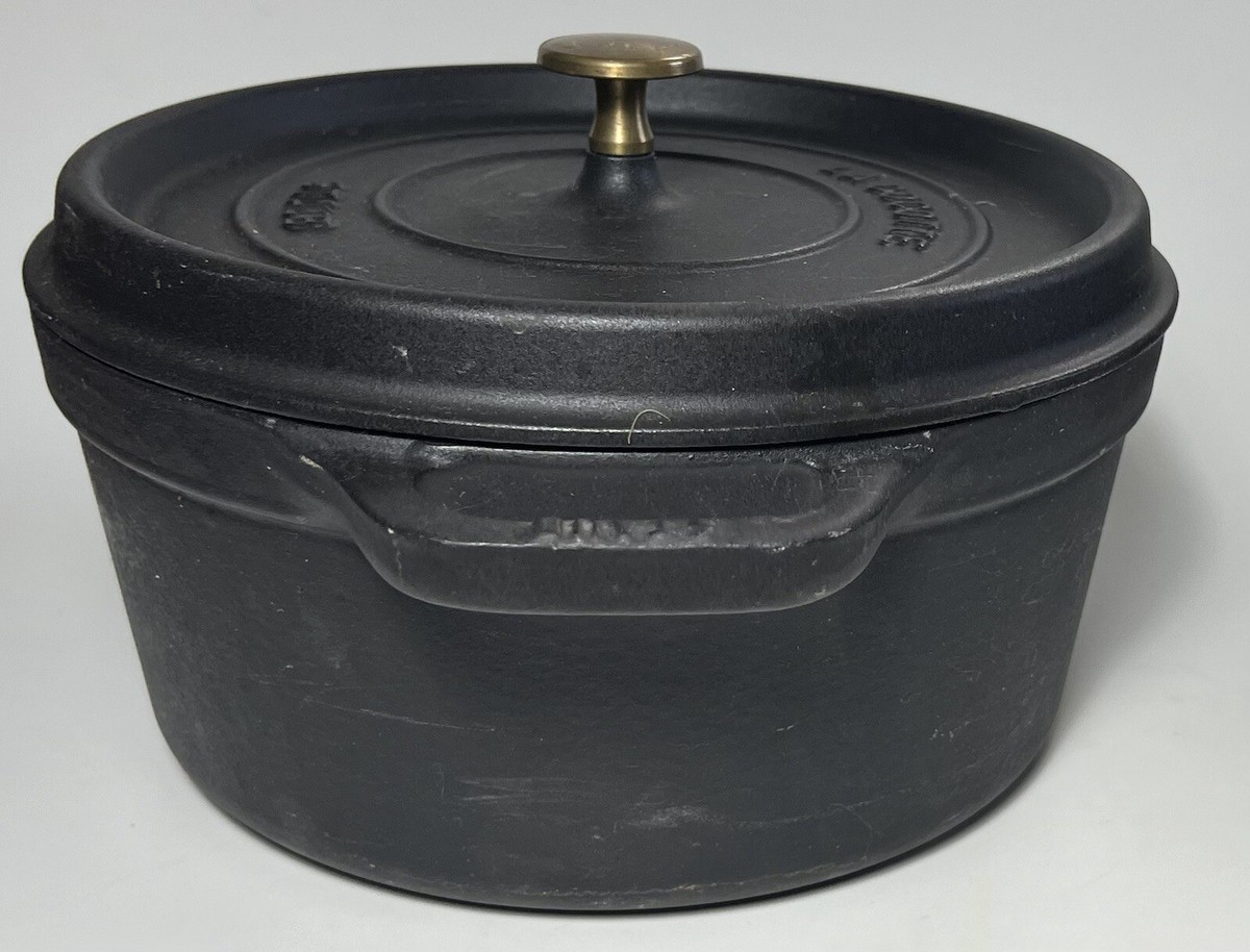 Staub Cast Iron Dutch Oven 4Qt Round La Cocotte Matte Black # 26