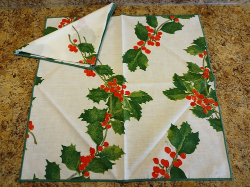 2 Vera Neumann Napkins Wht w/Red Holly Berries-Green Leaves 16"x16" Cot or Blend - Bild 10 von 15
