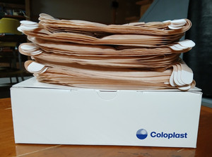35 Count Colorplast Sensura 15522 Ostomy Pouches Easy Close Wide Outlet