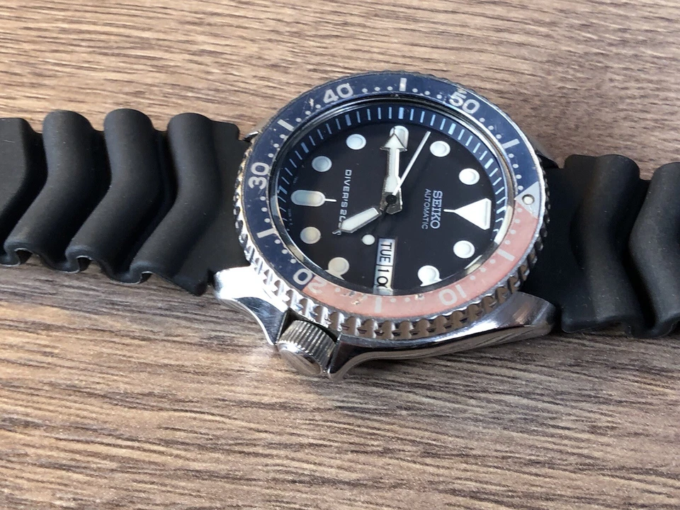 Seiko Pepsi Bezel  Men's Watch - SKX009 Classic Automatic Diver Rubber Strap, photo 3 of 5