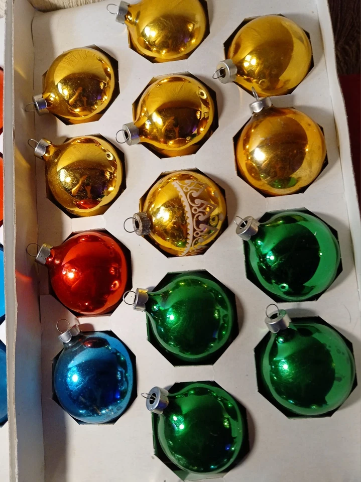 33 Vtg Assortment Of Mercury Glass Xmas Ornaments Unbranded & Shiny Brite - Image 2 of 4