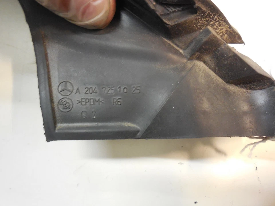 Junta de vedação de canal de janela 08-14 C300 C63 Mercedes Benz 2047251025 dianteira direita - Imagem 3 de 4