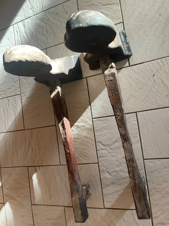 Chenets porte buches  ancien avec une joli tète , occasion. - Photo 3/3