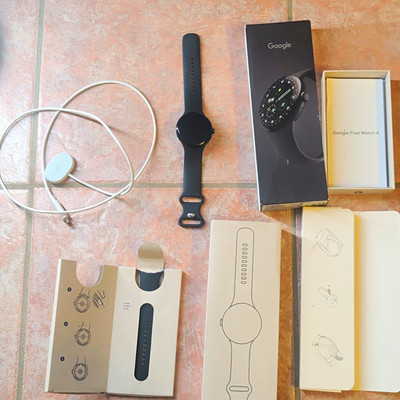 Google Pixel Watch 4 LTE45MM Smartwatch Schwarz Silikonarmband mit Ladegerät OVP