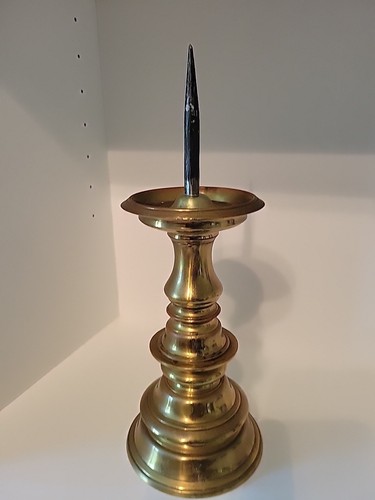 Candelabro de latón colonial Williamsburg Geddy Foundry Spike Max Rieg firmado de colección - Imagen 8 de 24