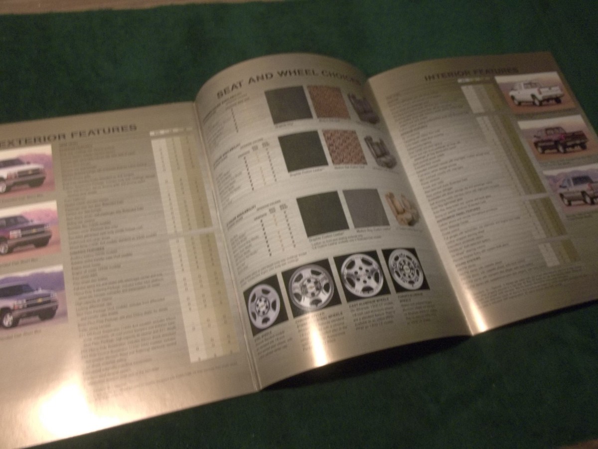 MINT 2000 CHEVY SILVERADO SALES BROCHURE 44 PAGES 9 X 11 W/COLOR