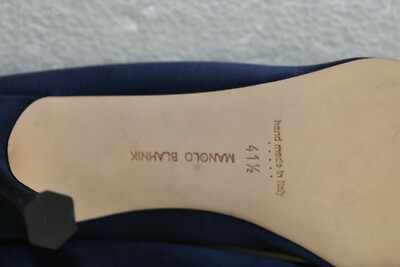 Escarpins Manolo Blahnik CRISTALBI Satin Bleu Marine Avec Cristaux - Taille 41,5 US, Neuf Avec Boîte