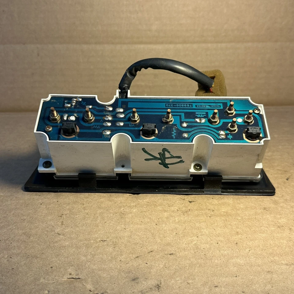 Комплект датчиков температуры масла топлива газа для приборной панели Isuzu Trooper 1988 от оригинального производителя - Изображение 3 из 4