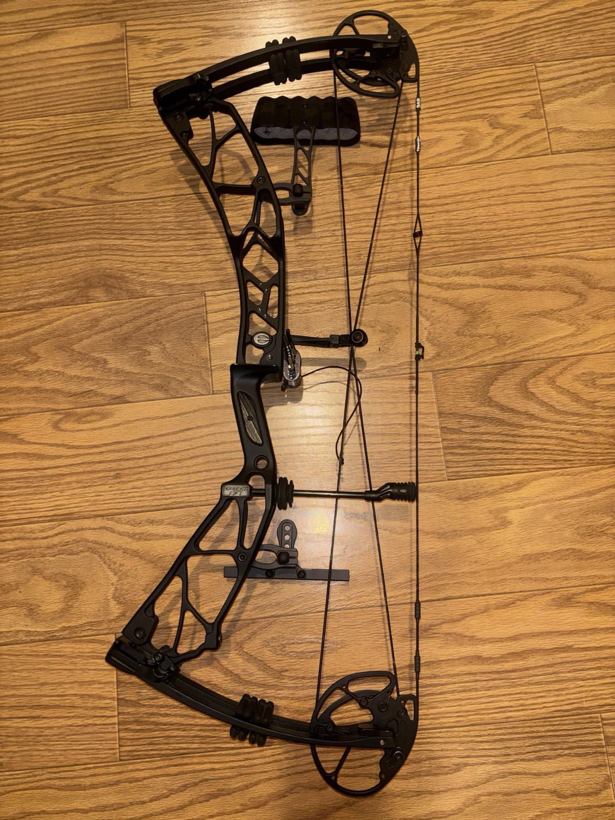 Elite Option 7, Bow W/ Quiver And QAD Arrow Rest