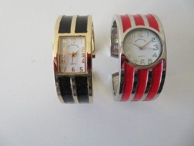 L OT von 2 Damenuhren Fashion. EVE MON CROIS Edelstahl verchromt. Neu