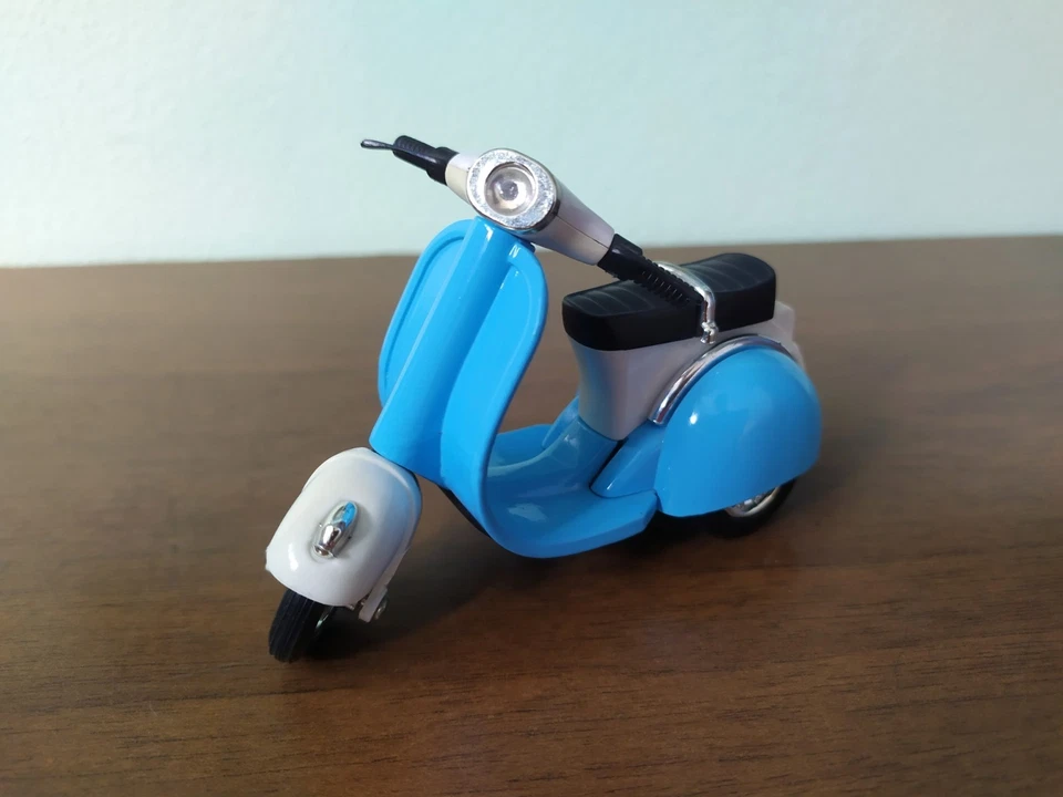 Lotto Modellini Vespa in Scala 1/18 - Immagine 3 di 4