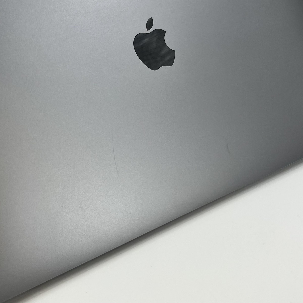 MacBook Pro 15 Touch Bar Gray 2017 3.1GHz i7 16GB 1TB SSD Radeon