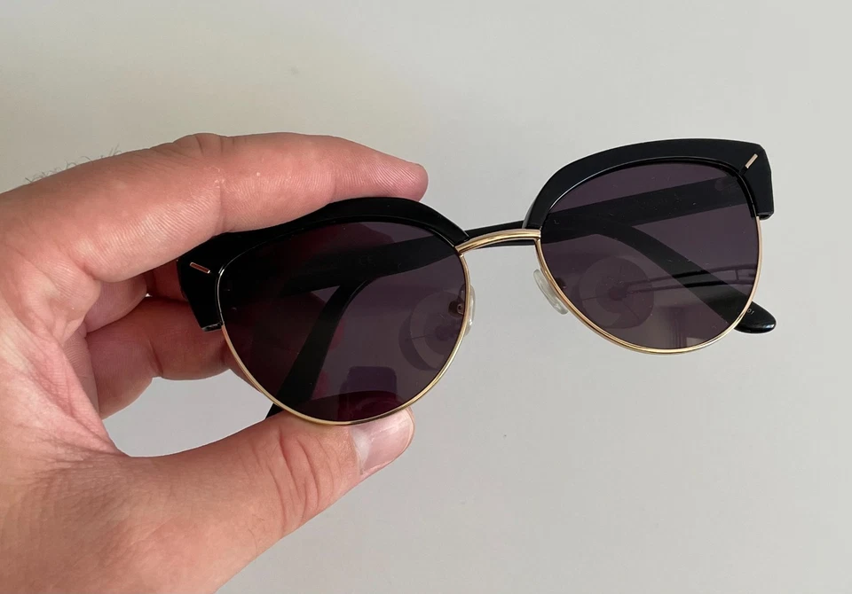 Auténticas gafas de sol de lujo KARL LAGERFELD KL 6054 ojo de gato negras doradas Foto 4 de 4