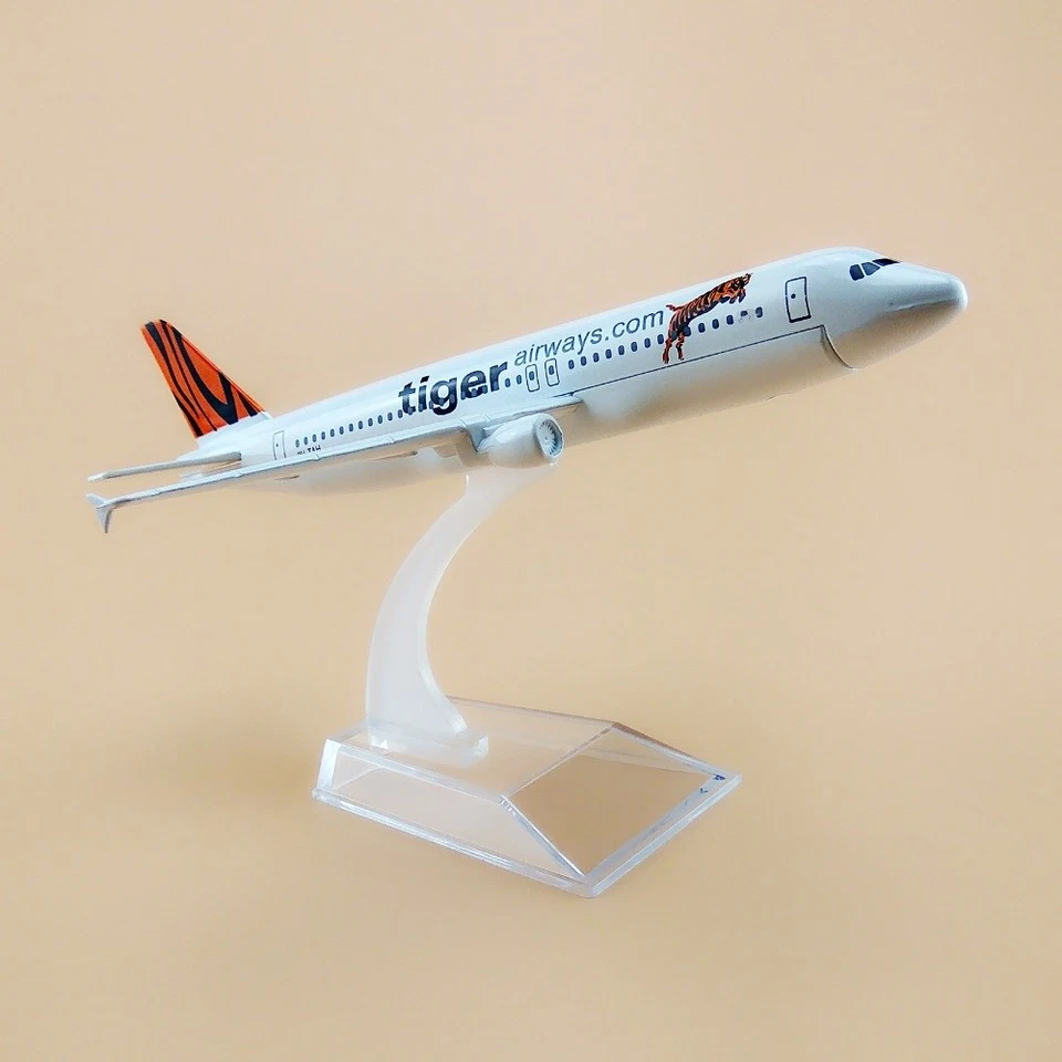 1:400 Diecast Airplane Model 16cm Tigerair Singapore Airbus A320 Collection Gift - Image 2 of 4
