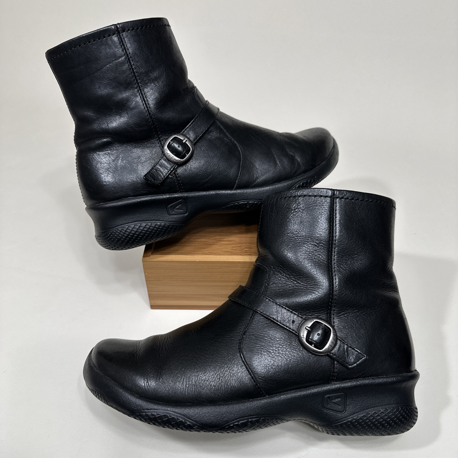 KEEN Bern Baby Bern stivaletto medio in pelle nero da donna taglia 9 fibbia 1011423