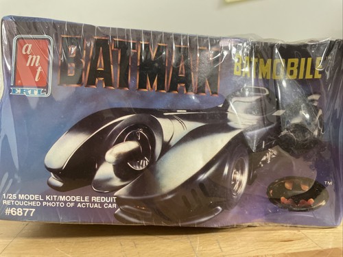 Ertl AMT Batman Batmobile 1/25 Model Kit in Original Box Sealed - Picture 3 of 5