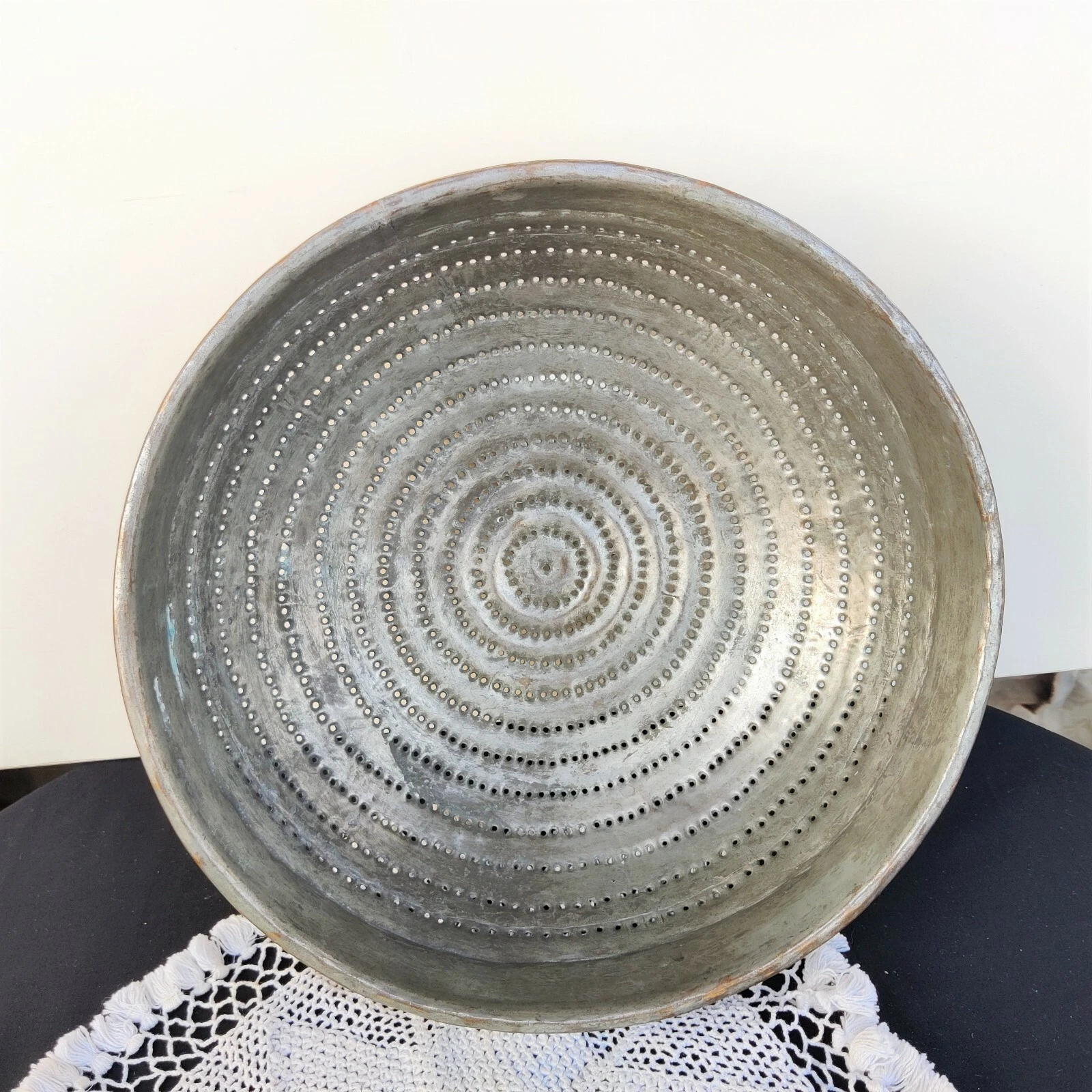 Vintage Brass Handmade & Hand Hammered Jumbo Old Colander/Strainer/Sieve ME728
Opens in a new window