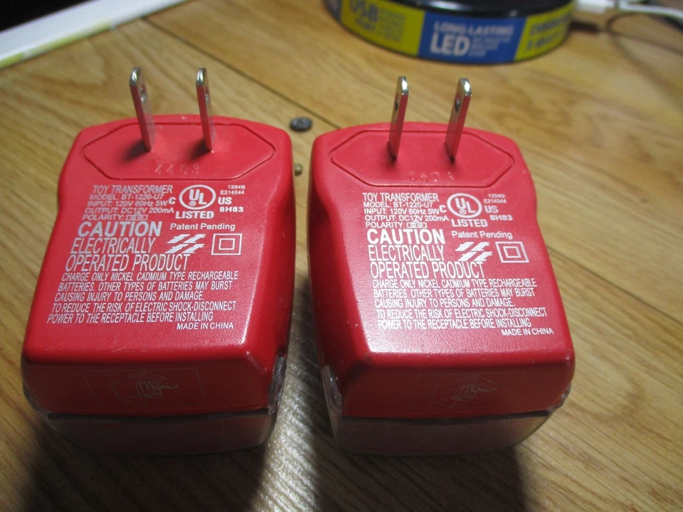 (2) NIKKO 9.6V CHARGE STATION 4 Hour QUICK CHARGE w/Flip Lids~CLEAN - Image 4 of 4