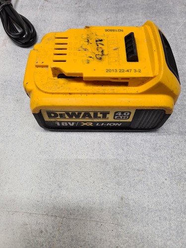 Lot of 4 DeWalt Batteries & Charger - Used, Working, No Packaging - Zdjęcie 4 z 15