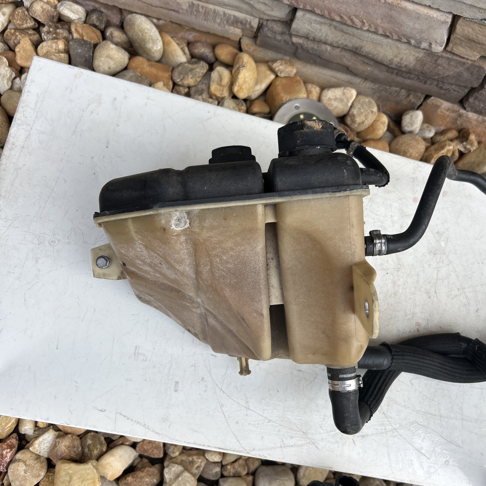 2014-17 Maserati Ghobli Secondary Water Radiator Cooler And Tank 16474838