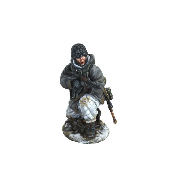 BB050 German Fallschirmjager Kneeling Firing FG42 by First