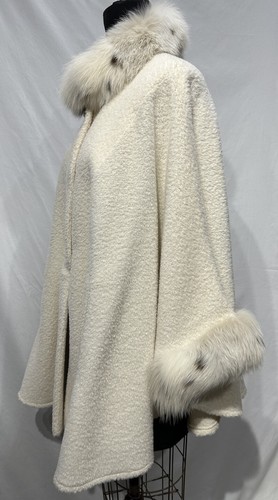 White Alpaca / Llama cape w/ Blush fox cuffs + collar (102057) - Picture 2 of 3