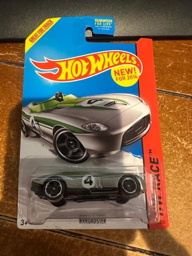 2014 Hot Wheels HW Race Rrroadster #155 Silver