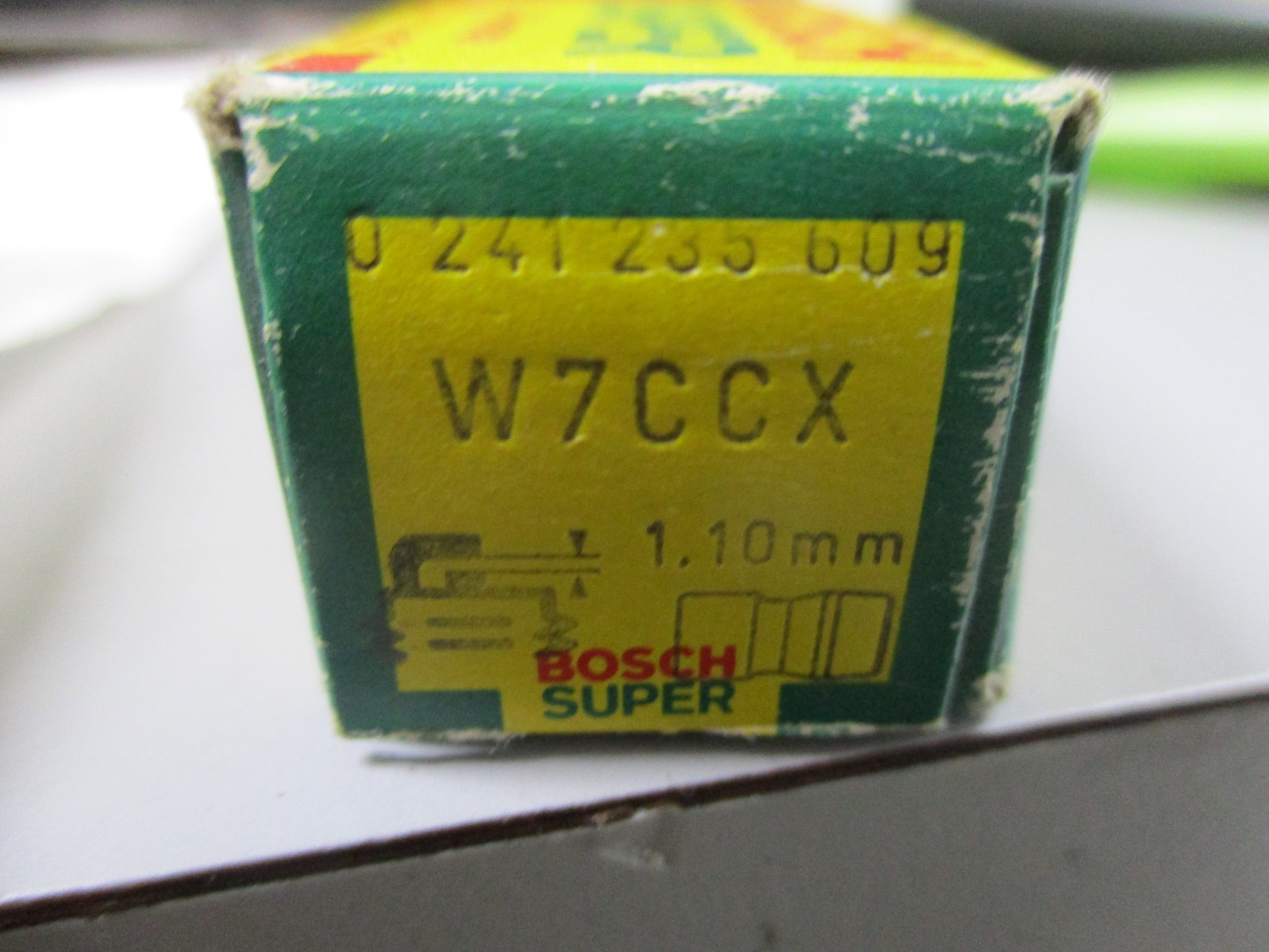 1 Genuine Bosch Spark Plug Vintage--W7CCX--0 241 235 609---- NIB