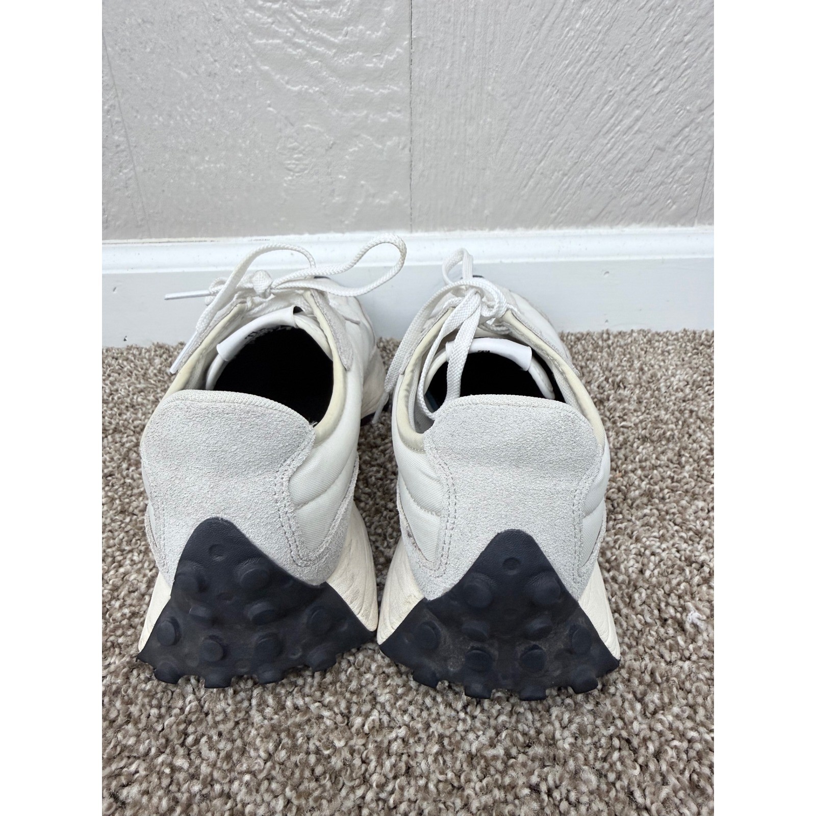 New Balance 327 Sea Salt Black Suede Sneakers WS327FE Womens 8.5 Mens 7 thumbnail 4