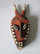 Bunte, ausdrucksstarke afrikanische Pende Maske Holz