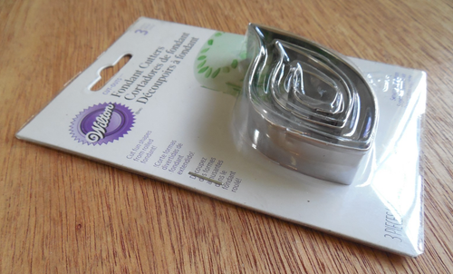 NEW Wilton Cut-Outs 3 Piece Graduated Sizes LEAF Fondant Cutters - Picture 2 of 3