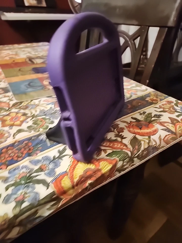 [LEIA DESC] Capa roxa para tablet infantil com suporte e alça de transporte - Imagem 3 de 4