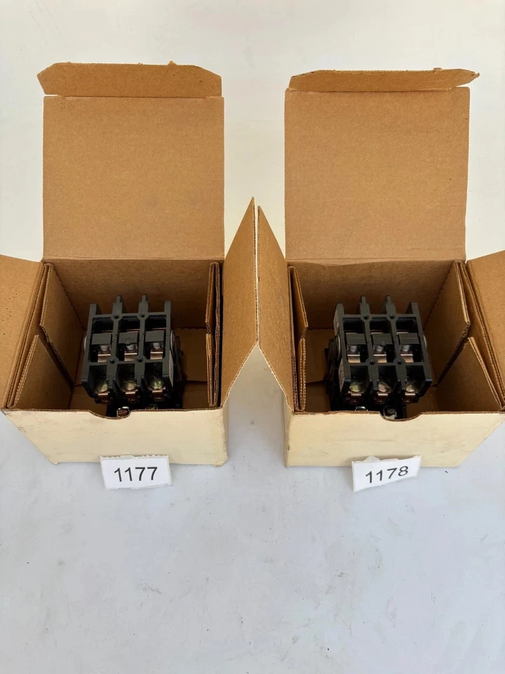 Telemecanique 2200EB330EA 3-Pole Contactor 30/40A 24V Coil, 1 Pack - Image 2 of 3