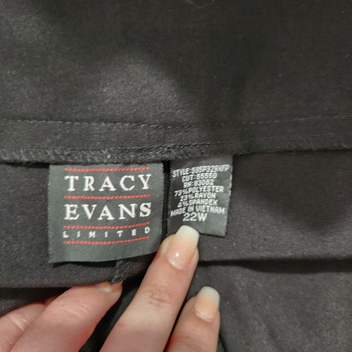 Tracy Evsns Limited Plus Size Classic Cropped Black Pants - Picture 5 of 5