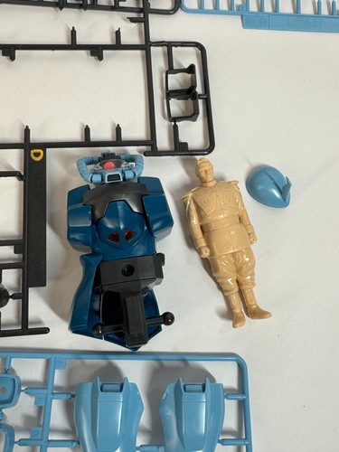 Bandai Gundam MS-07B-3 Gouf Custom MG 1/100 Scale Model Kit Bash OPEN READ - Bild 6 von 11
