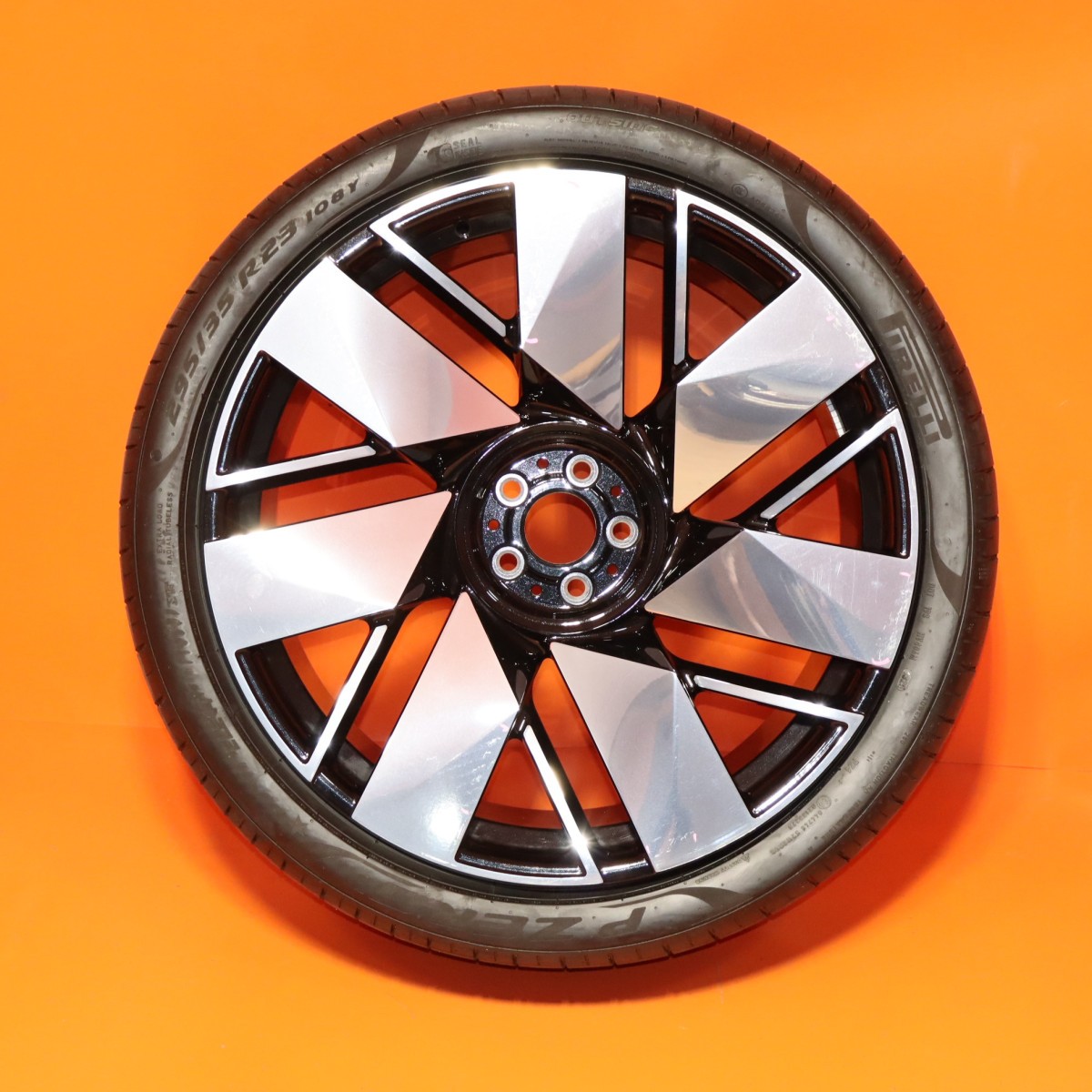 Rolls-Royce Cullinan 2025-2026 Rear Wheel